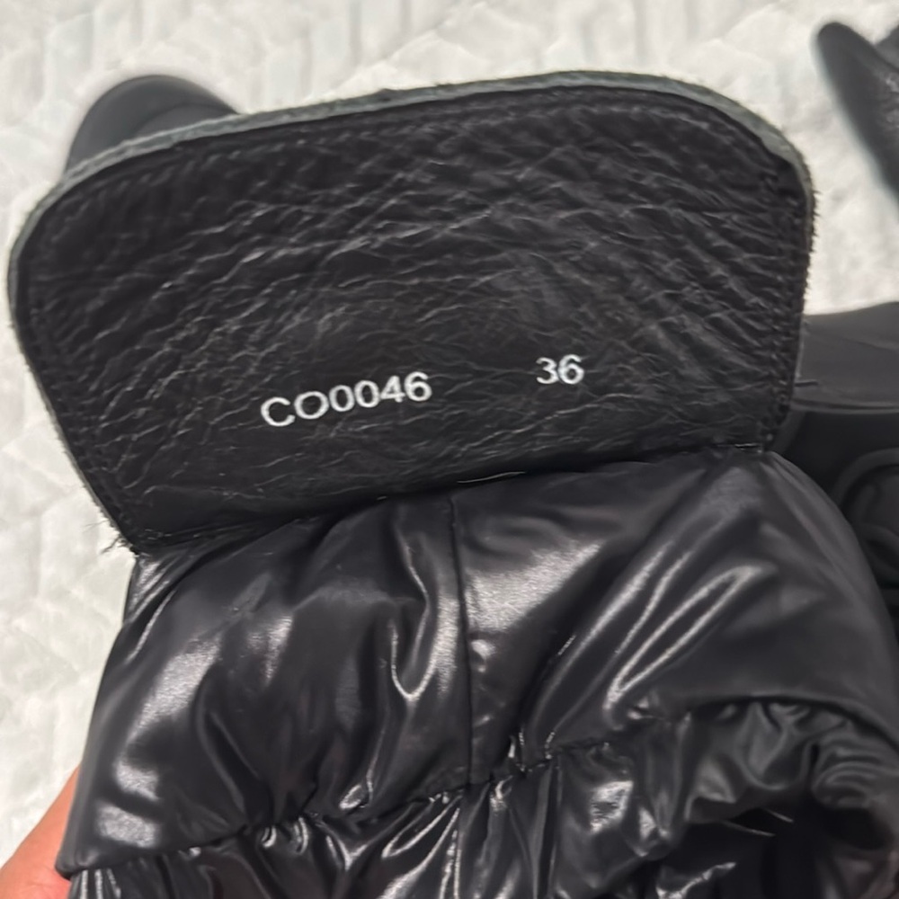 Dolce & Gabbana Black Leather Women's Boots - Picture 6 of 9